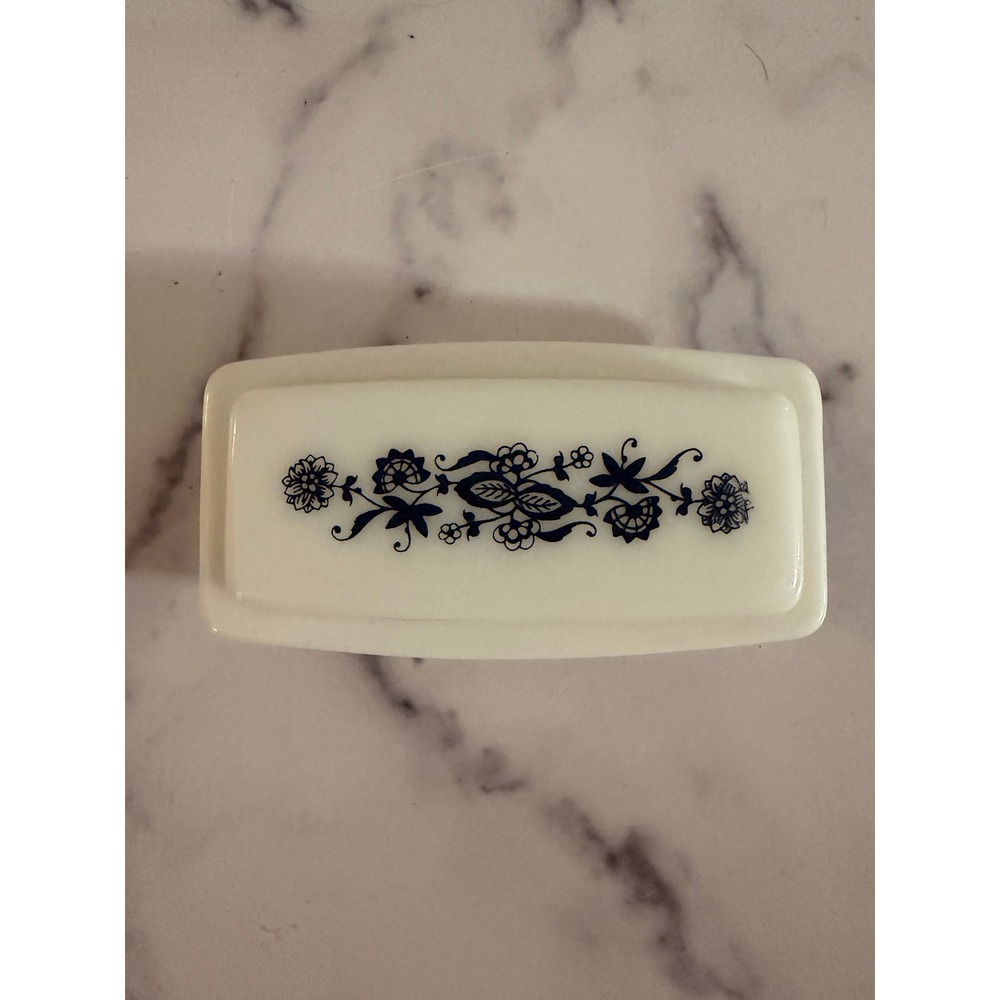 Pyrex Old Town Blue Onion Butter Dish 72-B Milk Glass White Navy Excellent